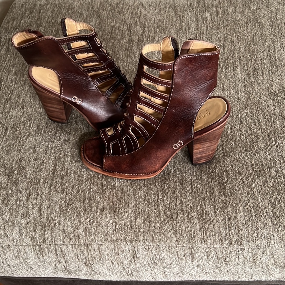 Hand Made Women’s Brown Leather Sandals with Open Heel. Zipper Sides.